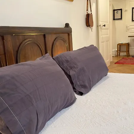 Chambre De Charme Au Coeur Du Vieux Valence -Confort & Calme-2
