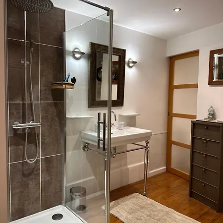 Chambre De Charme Au Coeur Du Vieux Valence -Confort & Calme-3