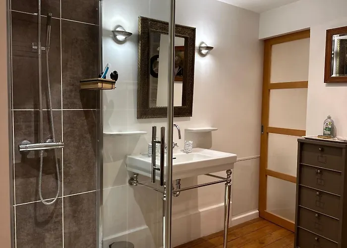 Chambre De Charme Au Coeur Du Vieux Valence -Confort & Calme